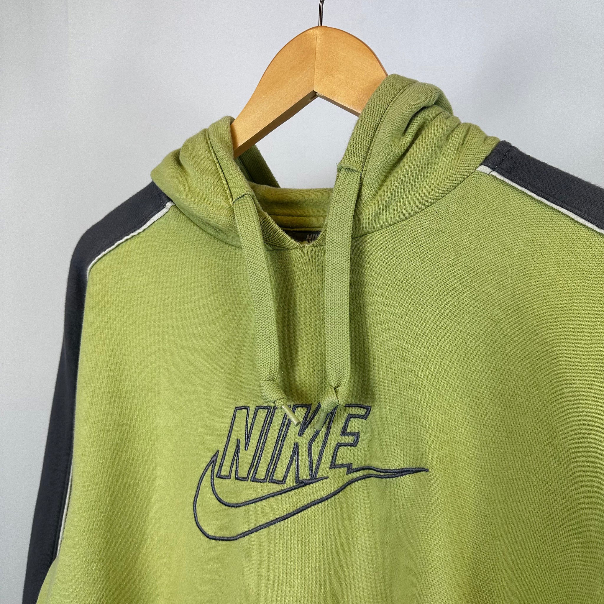 00's Nike Embroidered Logo Hoodie (M)